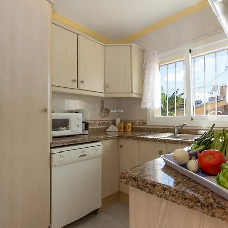Abahana Villas Maripaz Βίλα